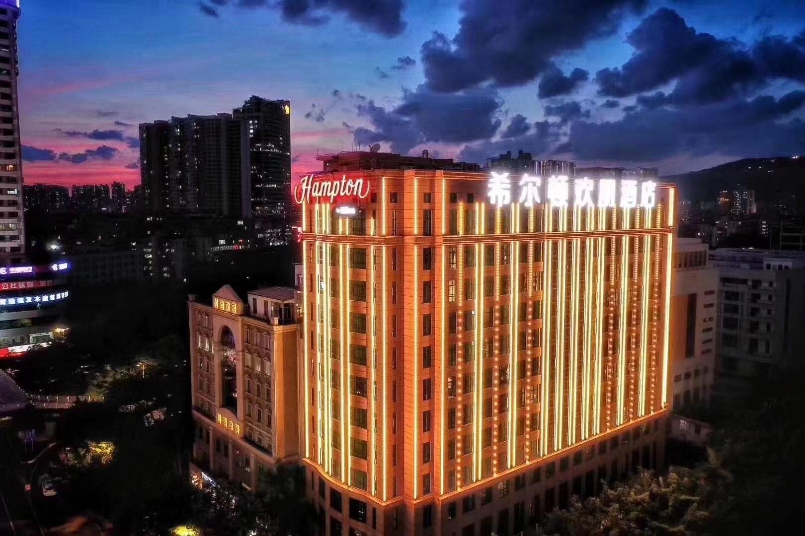 广州四星级酒店最大容纳120人的会议场地|希尔顿欢朋酒店广州天河体育中心店的价格与联系方式